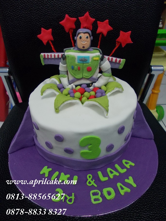 Buzz lightyear cake KikiLala